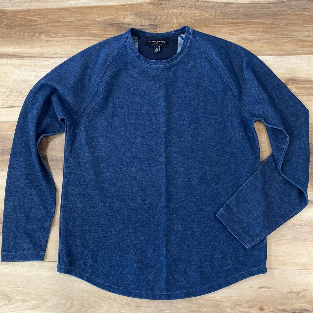 Banana‎ Republic Pullover Mens Medium Moisture Wicking Raglan Blue Modern Active